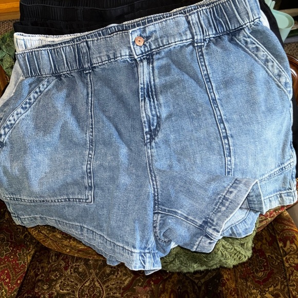 Lot of Four GAP Shorts; All XL, two Denim and two Black, all different styles - Picture 1 of 13